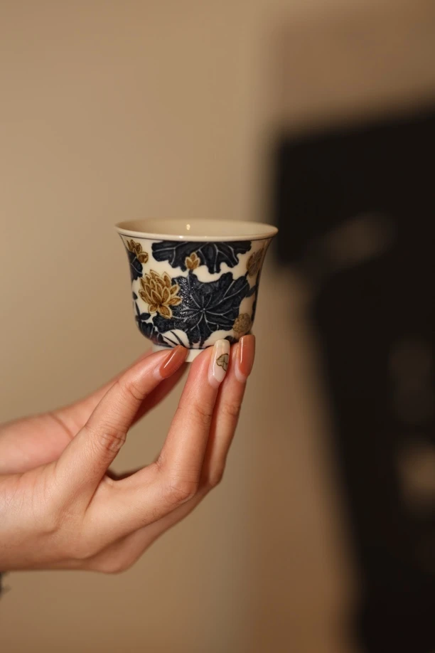 立勤堂青花釉里金莲花铃铛杯50容量