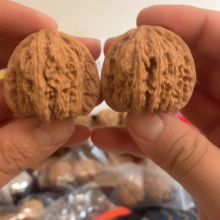 吊坠桃核核桃红宝石