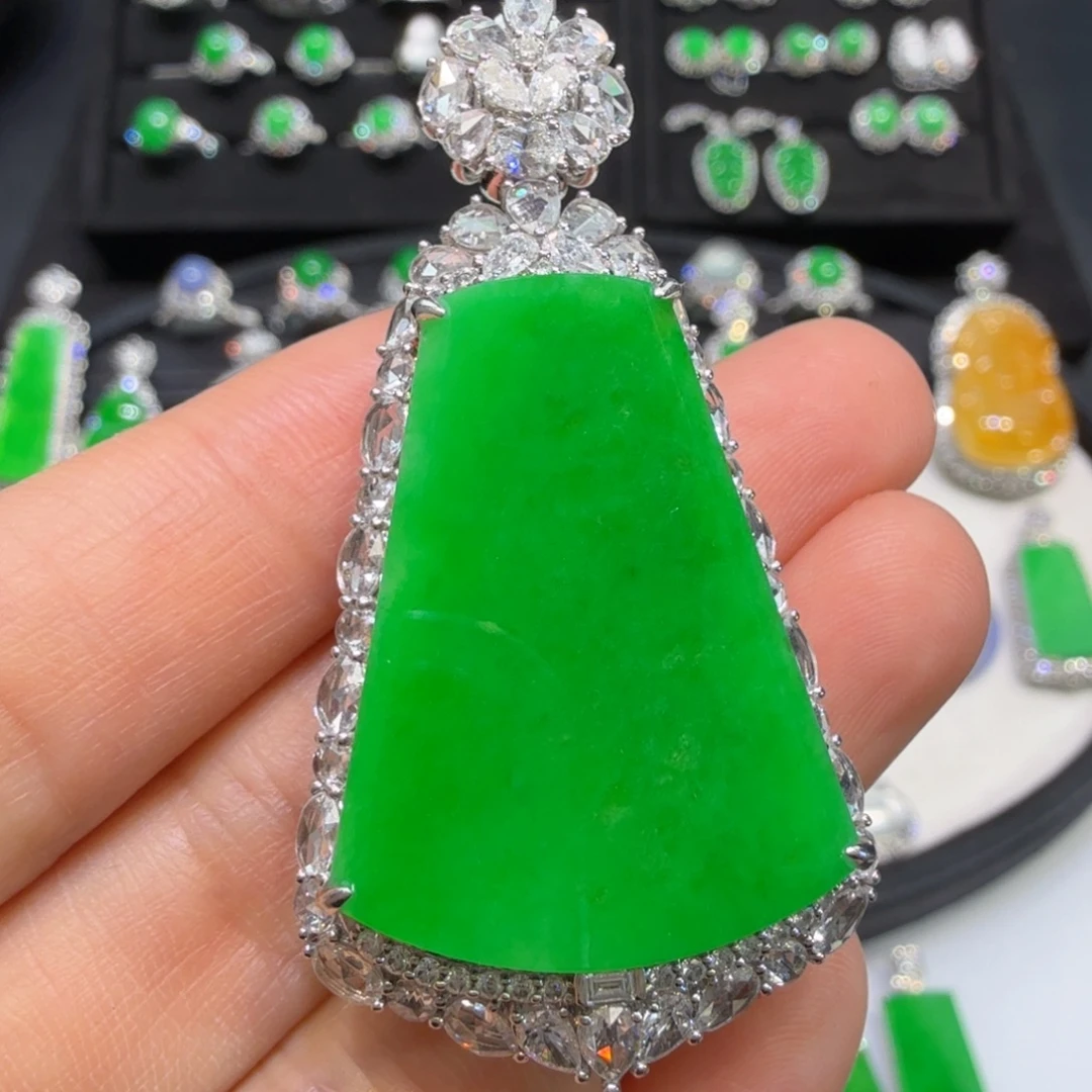 翡翠18K金镶嵌颈饰收到货48小时鉴赏期