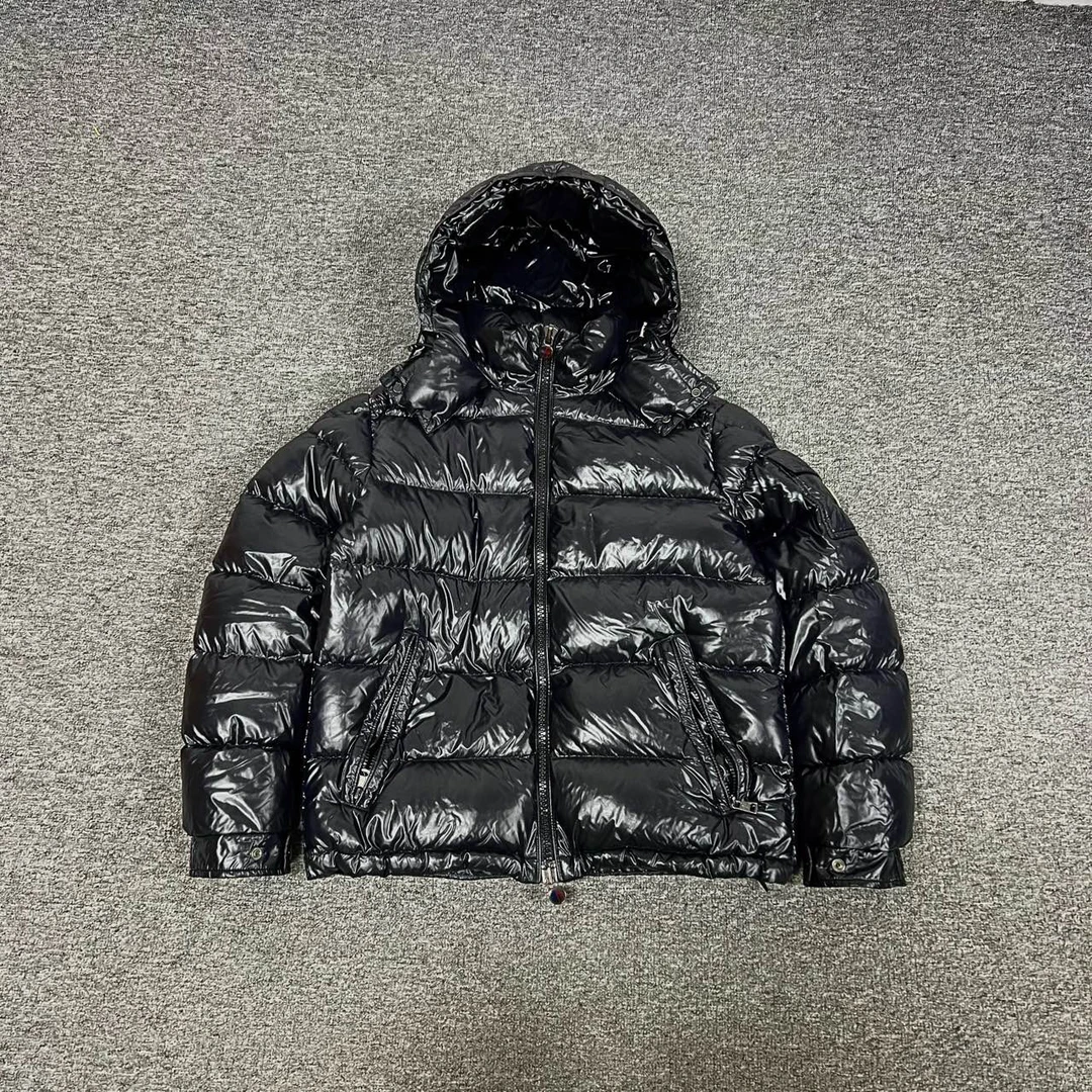 99新 MONCLER 黑色 Maya 袖标 连帽羽绒服 99新