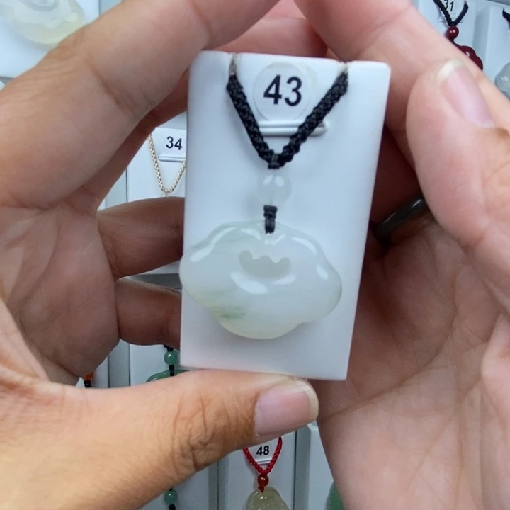 石英质玉未镶嵌颈饰