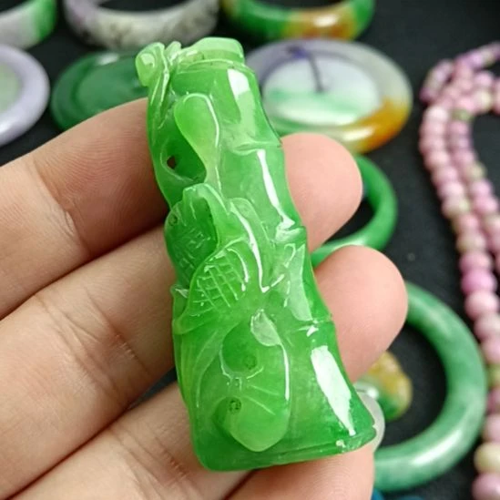 翡翠未镶嵌挂件翡翠