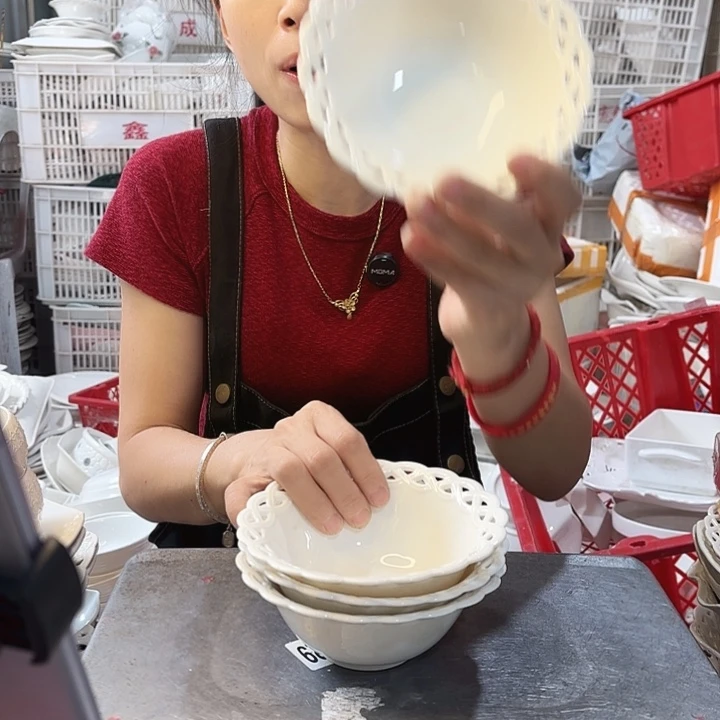 盘微瑕产品………八个镂空小碗