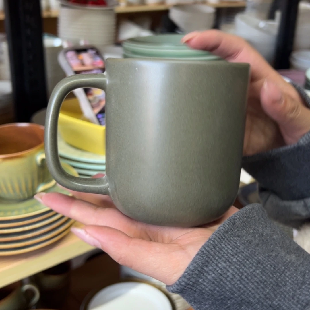 新骨瓷127瑕疵慎拍军绿 碧波马克杯