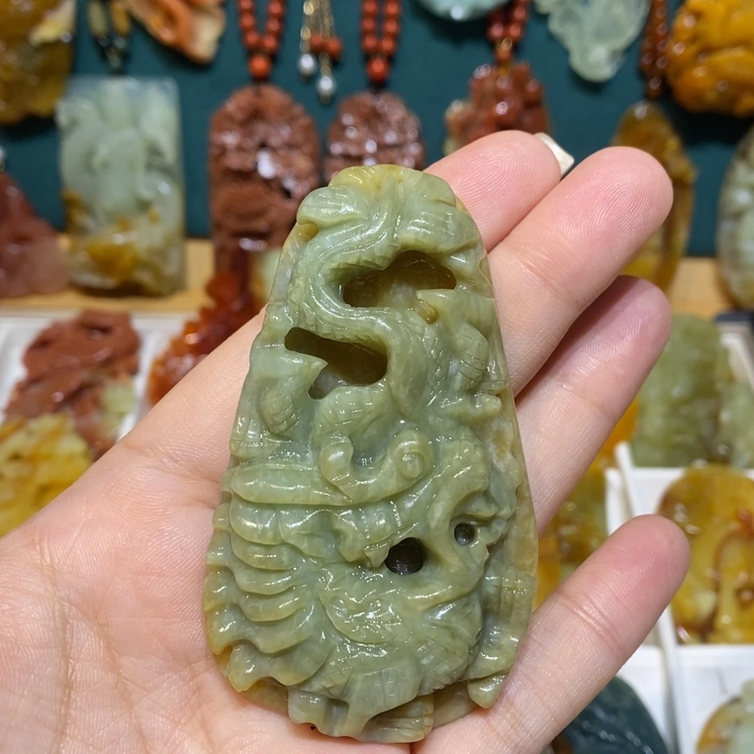 蛇纹石玉未镶嵌颈饰