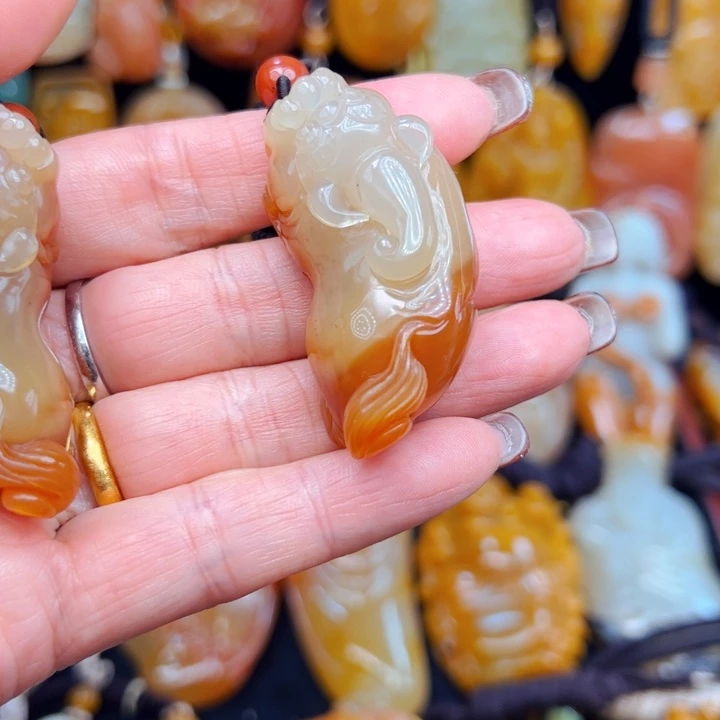 石英质玉（黄龙玉）合金颈饰