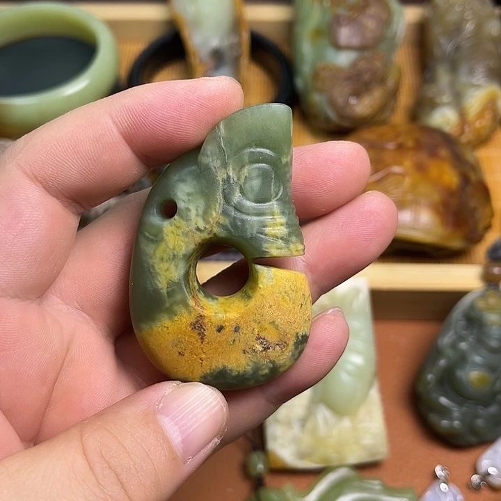 岫岩河磨玉（透闪石质玉）未镶嵌颈饰