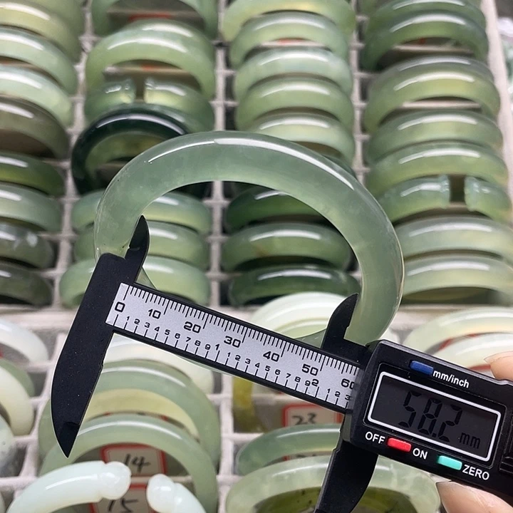 蛇纹石玉未镶嵌手镯39