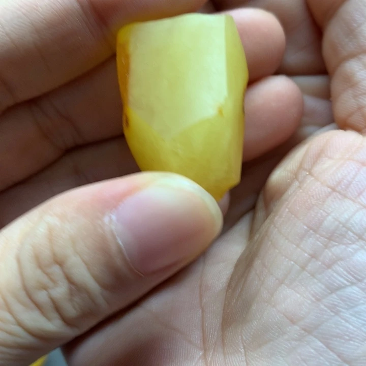 未镶嵌定制琥珀沐*尘蜜蜡工坊原石定制