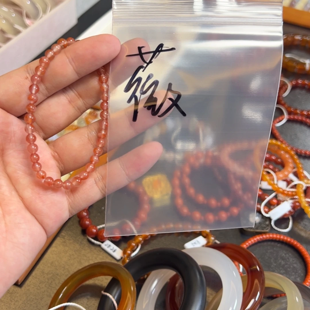 薇****南红玛瑙未镶嵌珠宝半成品