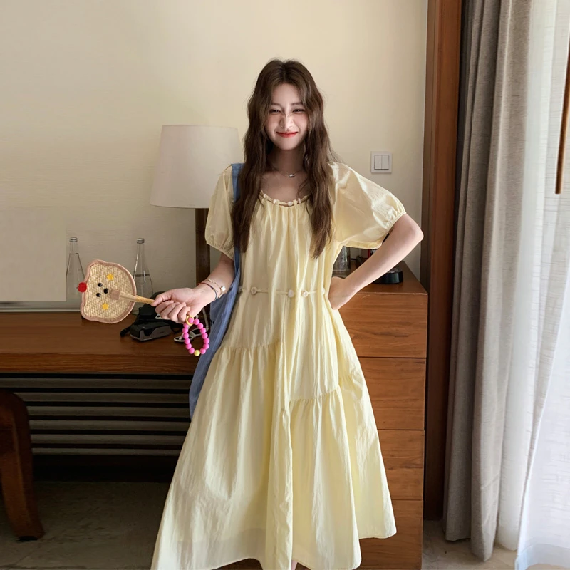 法式度假风减龄连衣裙2025夏季新款温柔气质显瘦泡泡袖在逃公主裙
