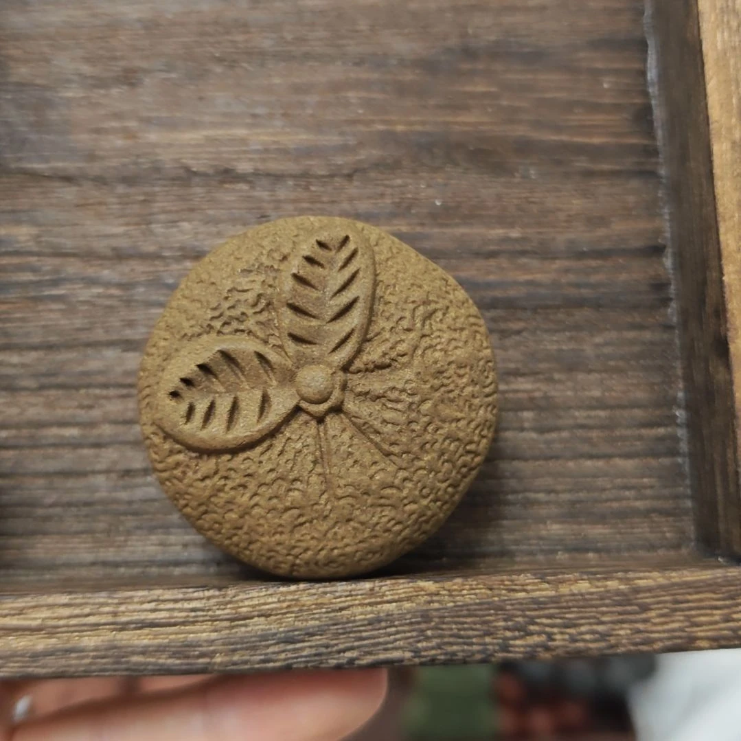 泥塑福利香牌一个