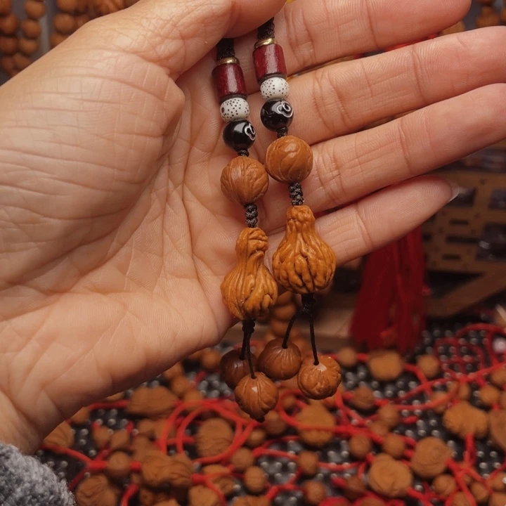 木质类龙纹桃枭挂件