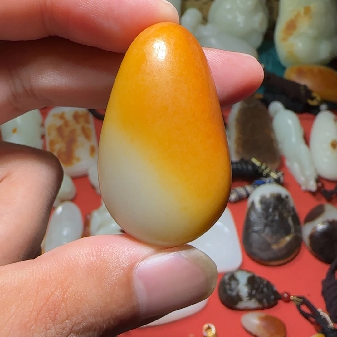 河***亮和田玉未镶嵌颈饰