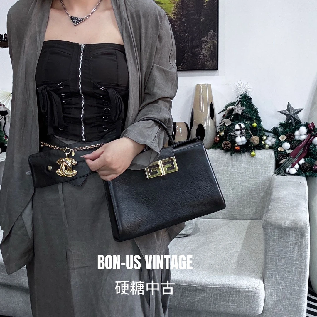 95新 Givenchy/纪梵希 617915/金扣盒子包