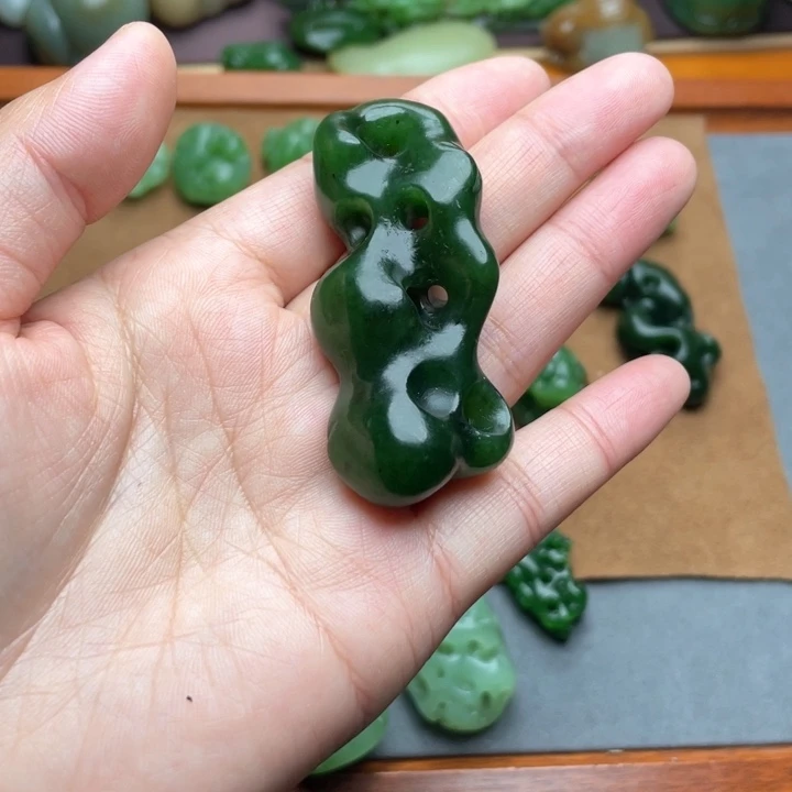 【闪购商品】颈饰未镶嵌和田玉可****˶
