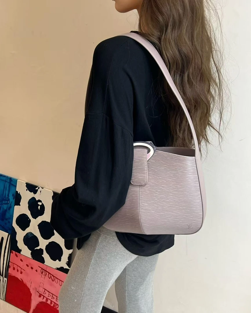 95新 LouisVuitton/路易威登 香芋紫水波纹单肩包