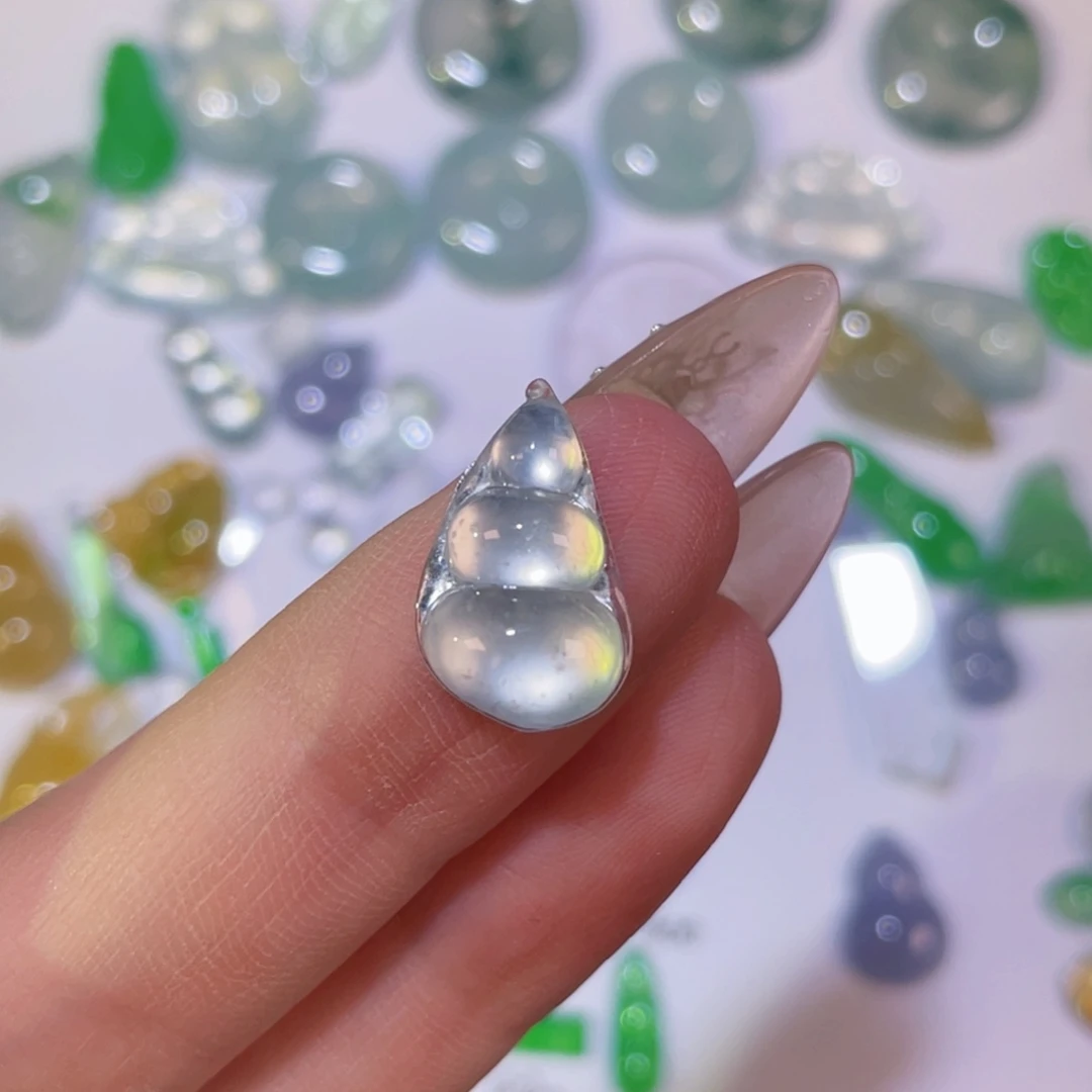 翡翠未镶嵌颈饰裸石