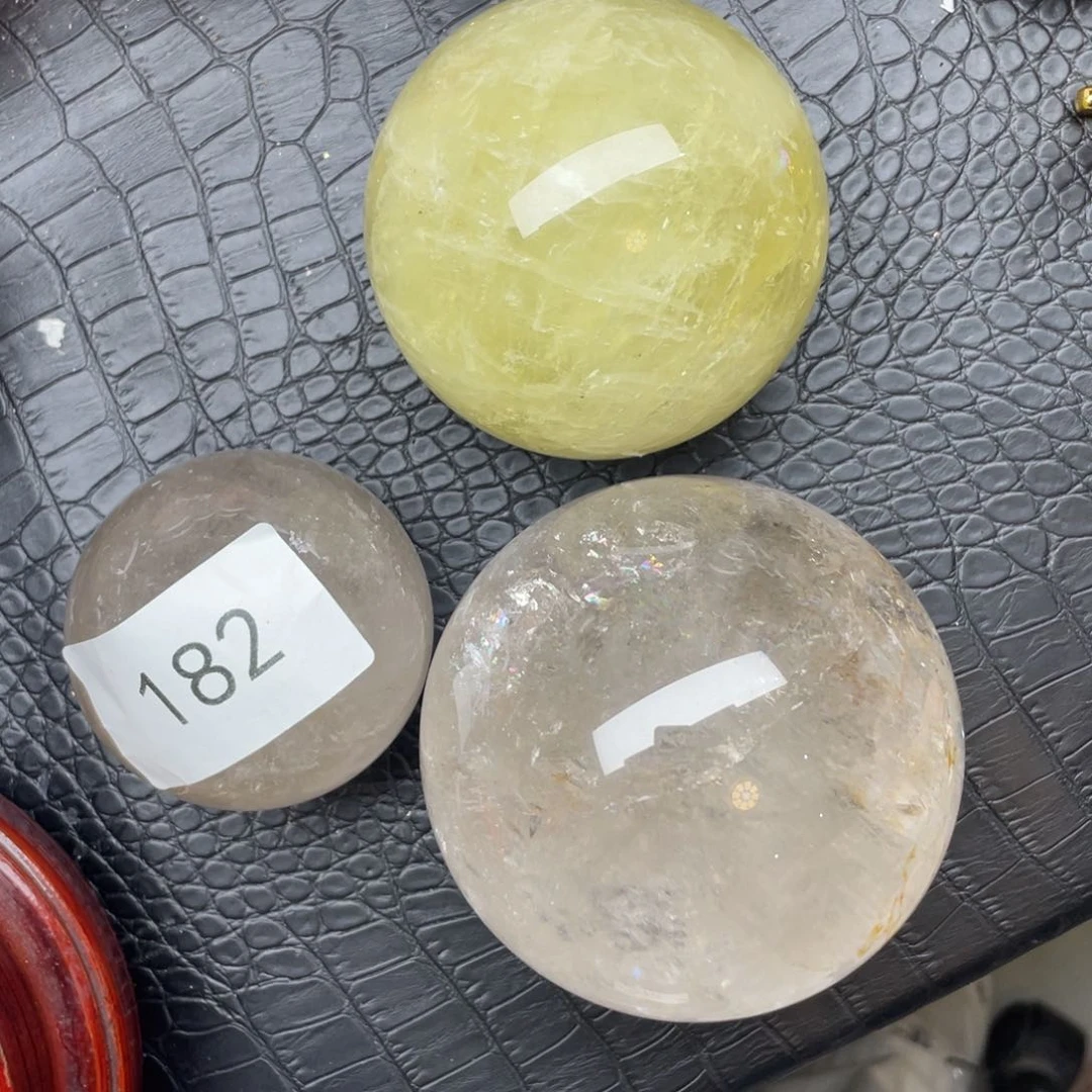晴***天未镶嵌摆件水晶182 3颗