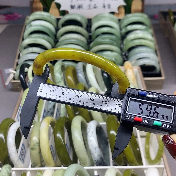 未镶嵌蛇纹石玉手镯70