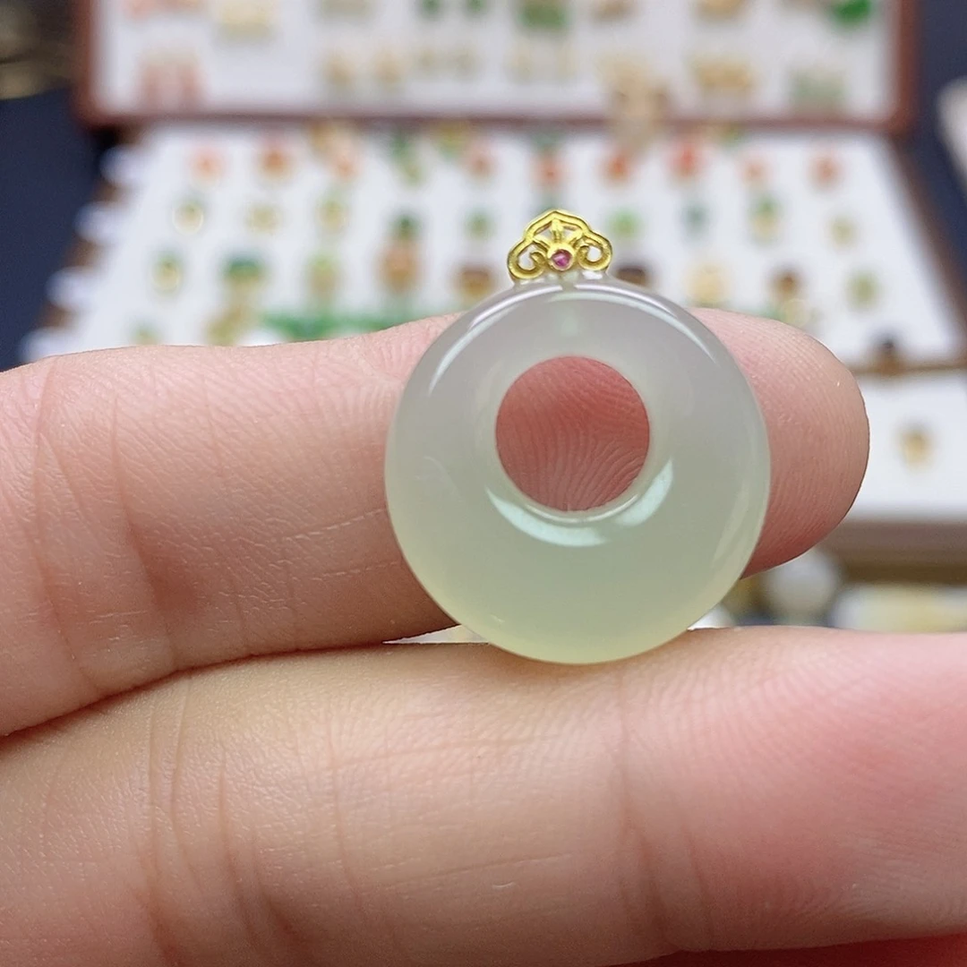 和田玉18K金镶嵌吊坠(不含链)嫣****