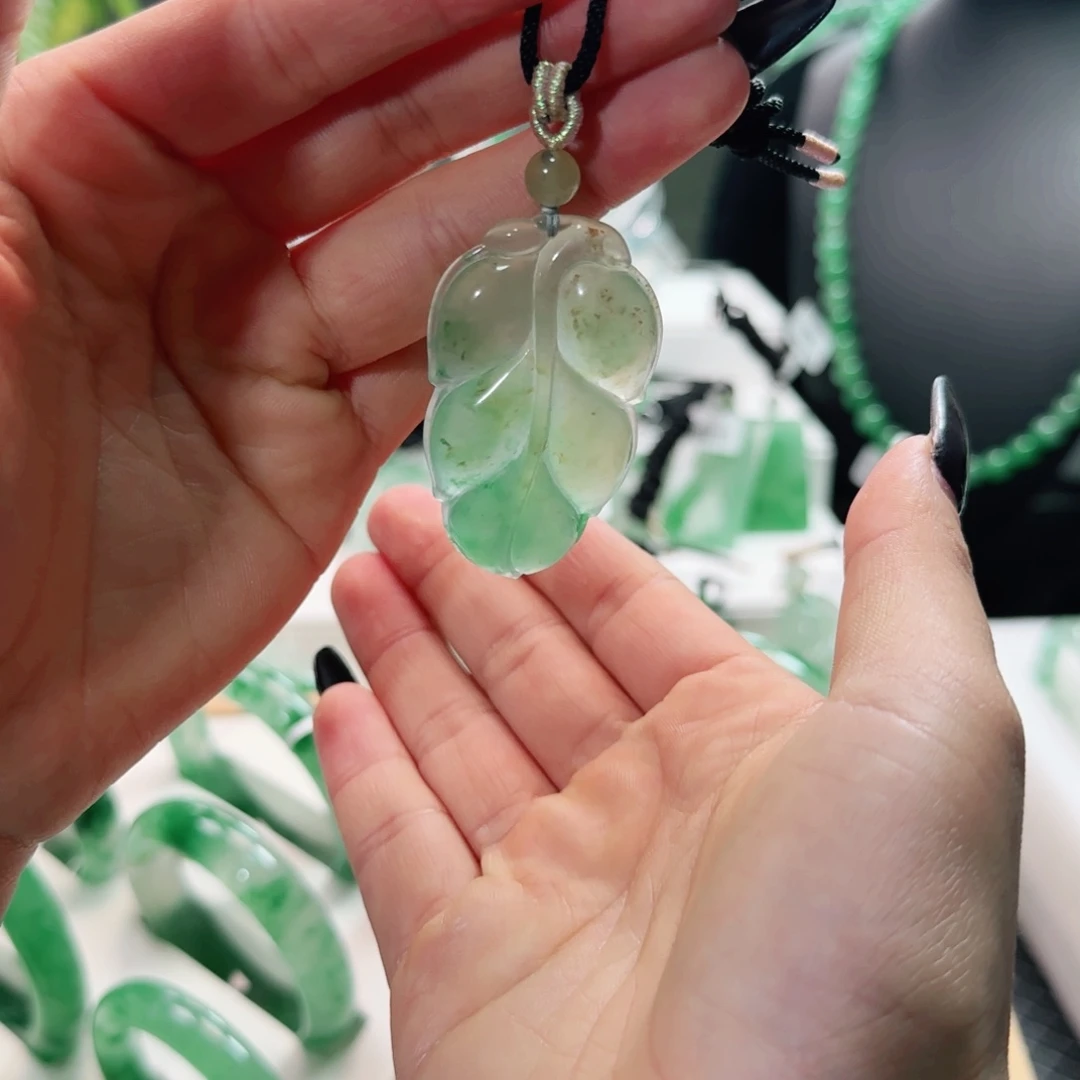 石英质玉吊坠(赠链)未镶嵌