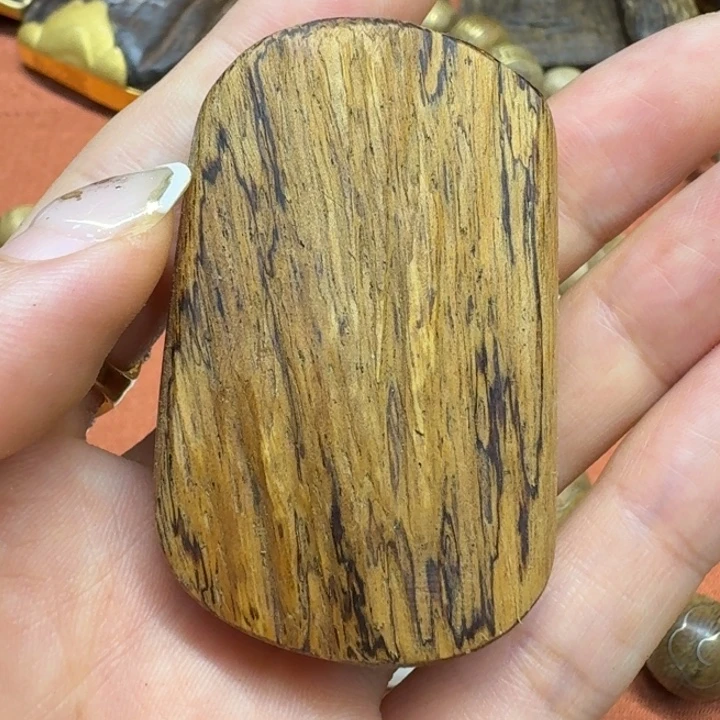 大叶紫檀（黑酸枝木类）