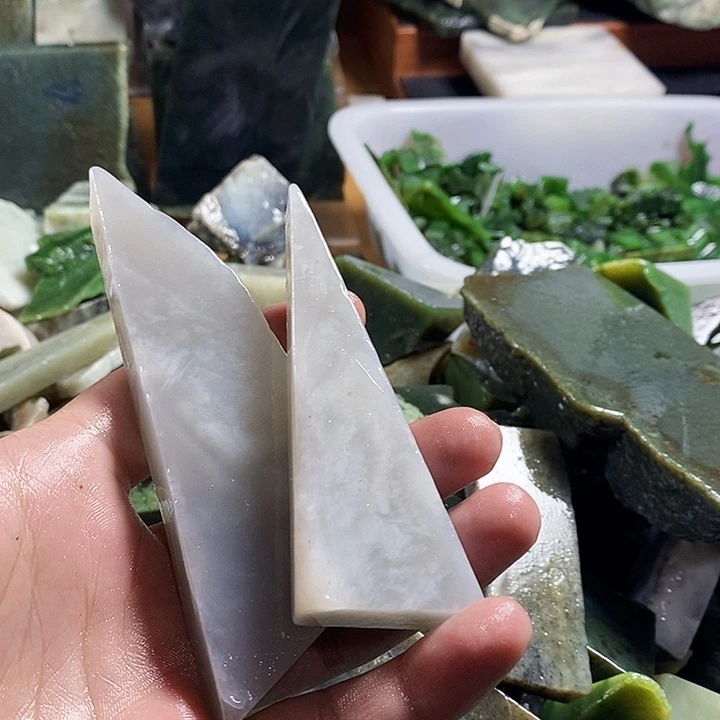 和田玉（糖玉）珠宝半成品未镶嵌雷*哥