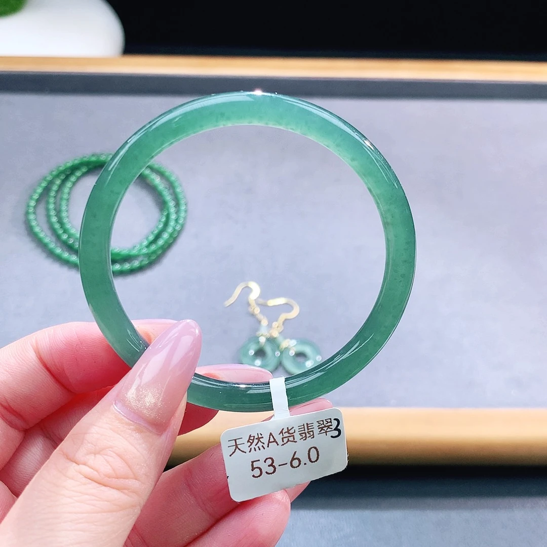 未镶嵌手镯（圆镯）翡翠