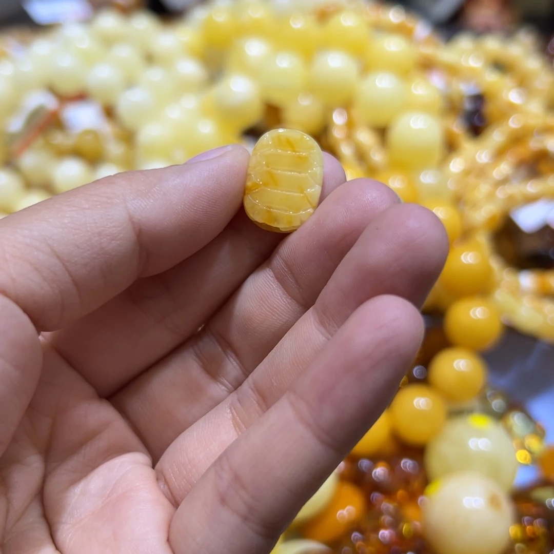 琥珀珠宝奇石未镶嵌