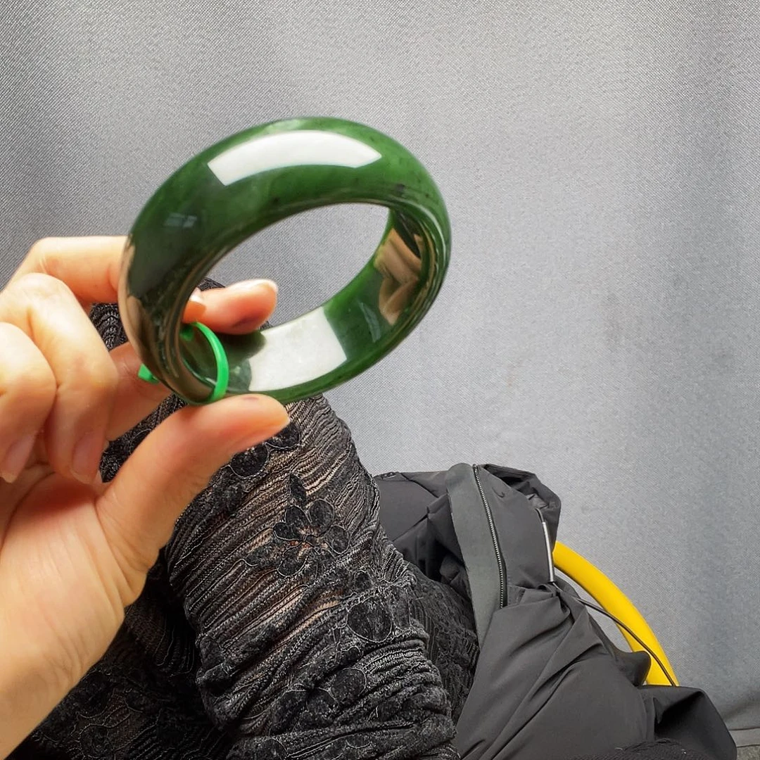 春***华和田玉未镶嵌手镯