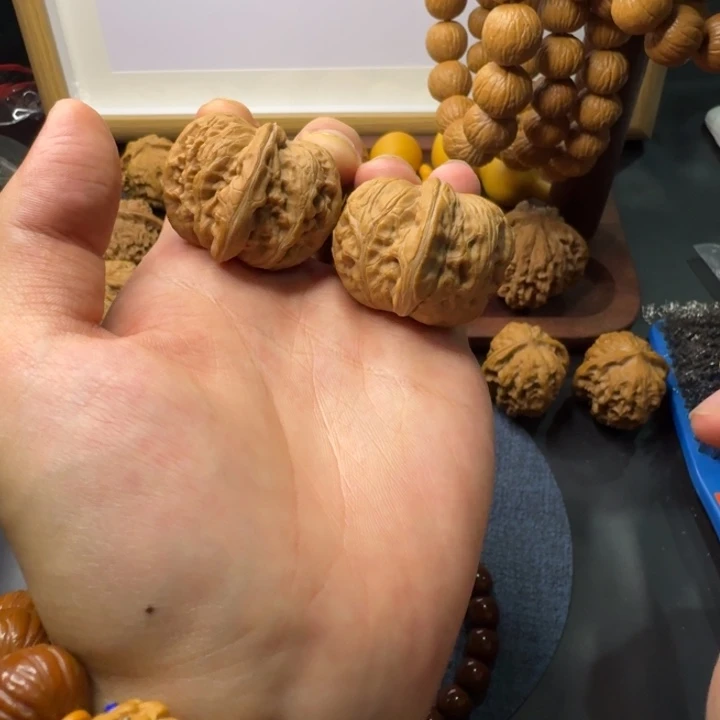 文玩核桃把件元宝核桃