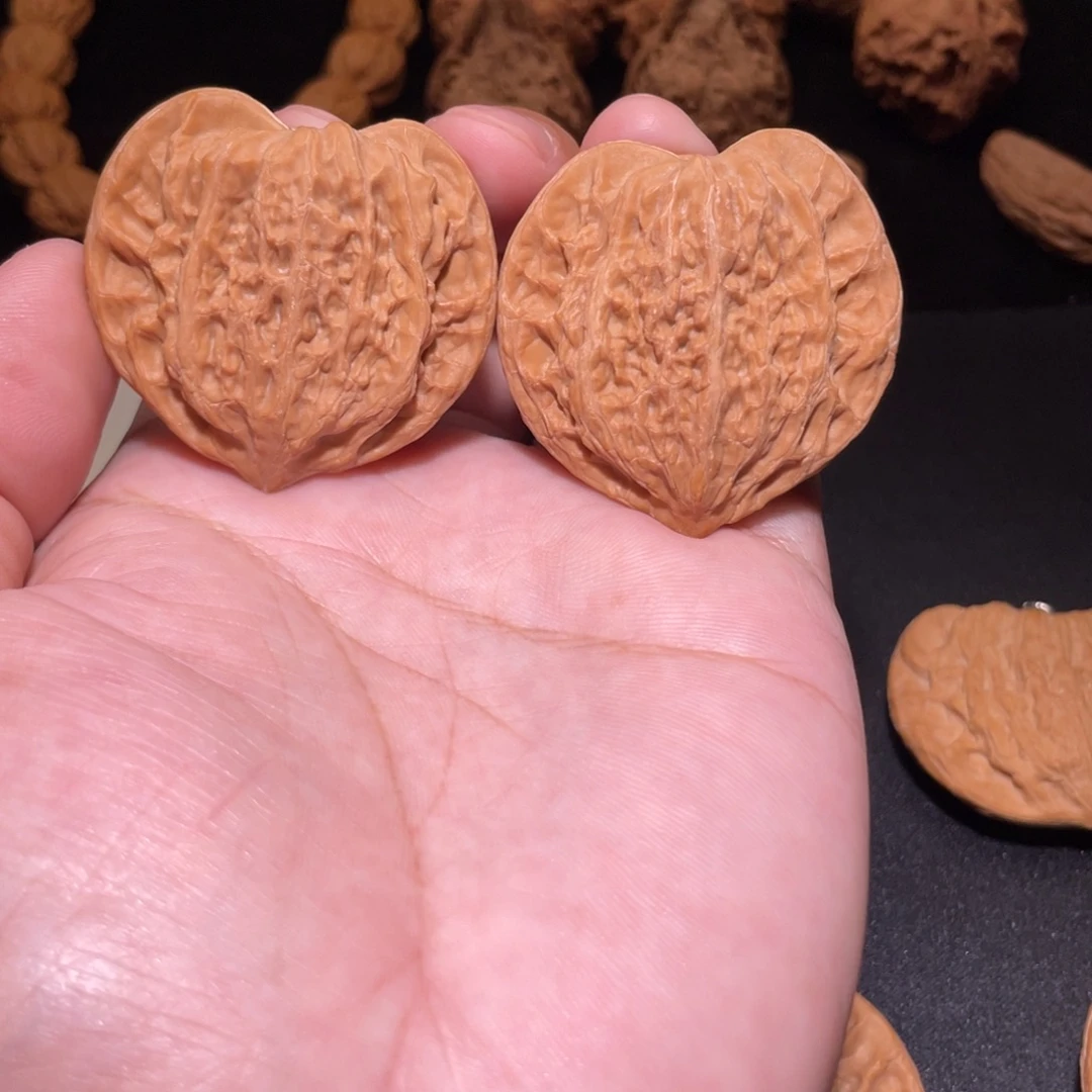 条***狼吊坠文玩核桃扁核桃