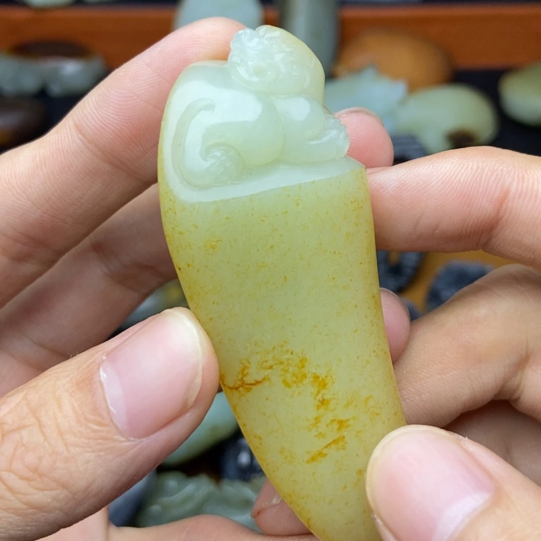 和田玉未镶嵌颈饰薛*