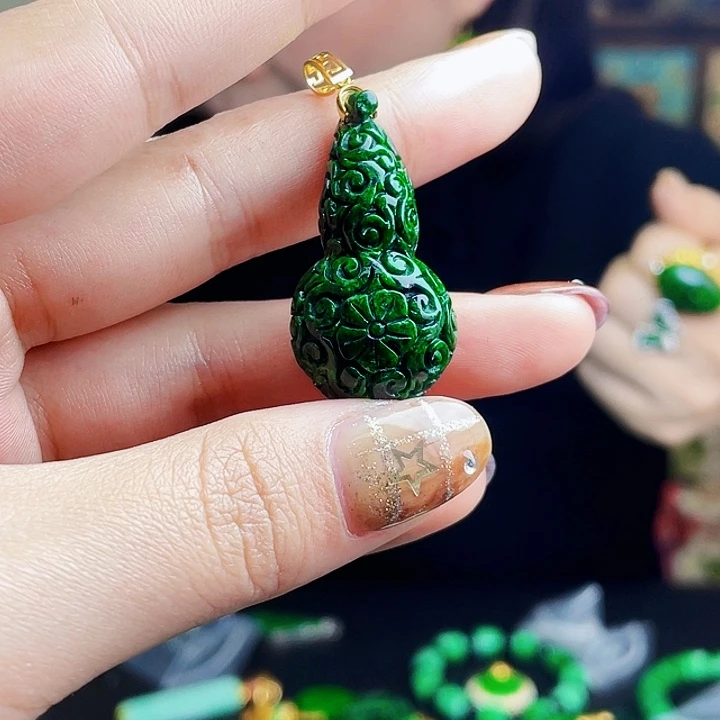 翡翠18K金镶嵌颈饰多样性