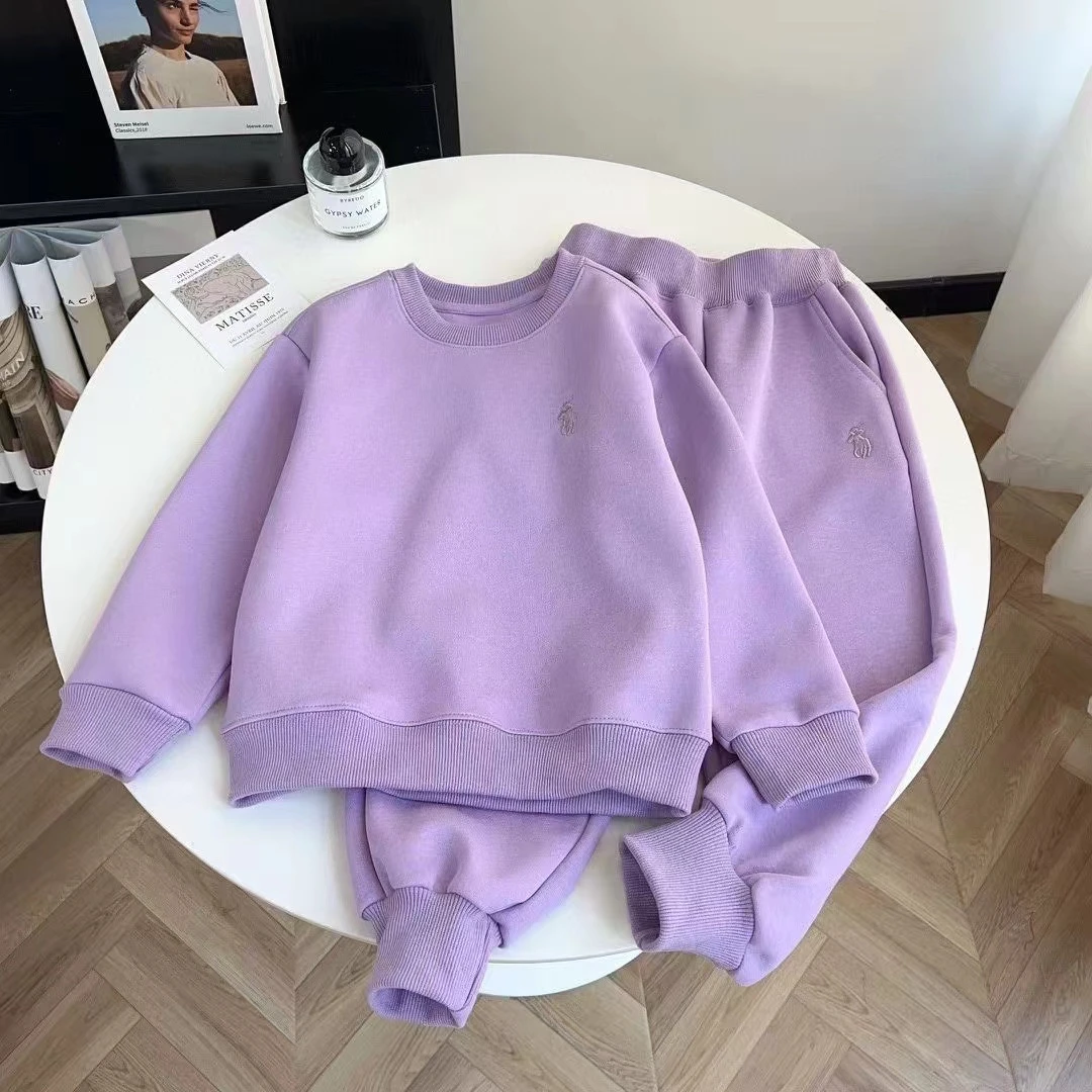 战马圆领纯色刺绣儿童套装