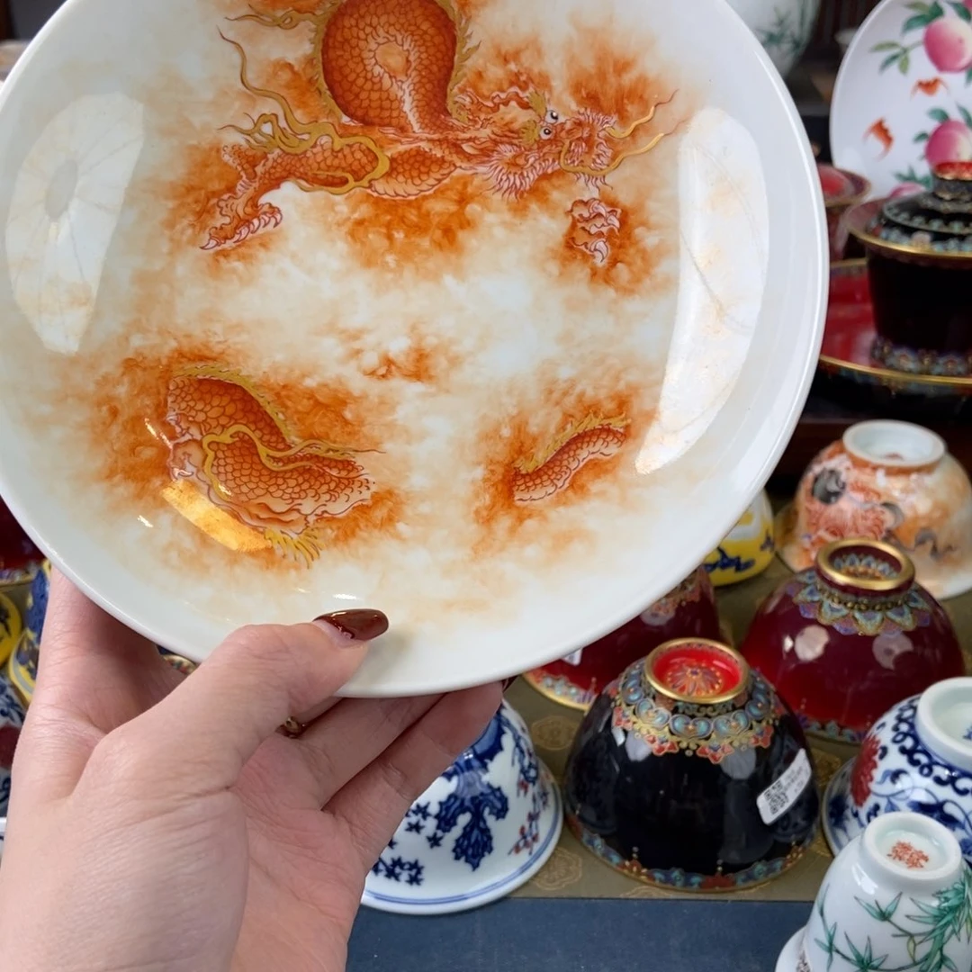 陶瓷艺术家的作品是一个