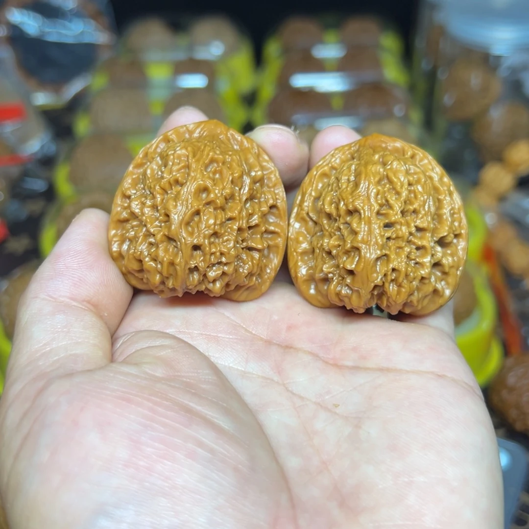 芳***.桃核把件南疆石尺41