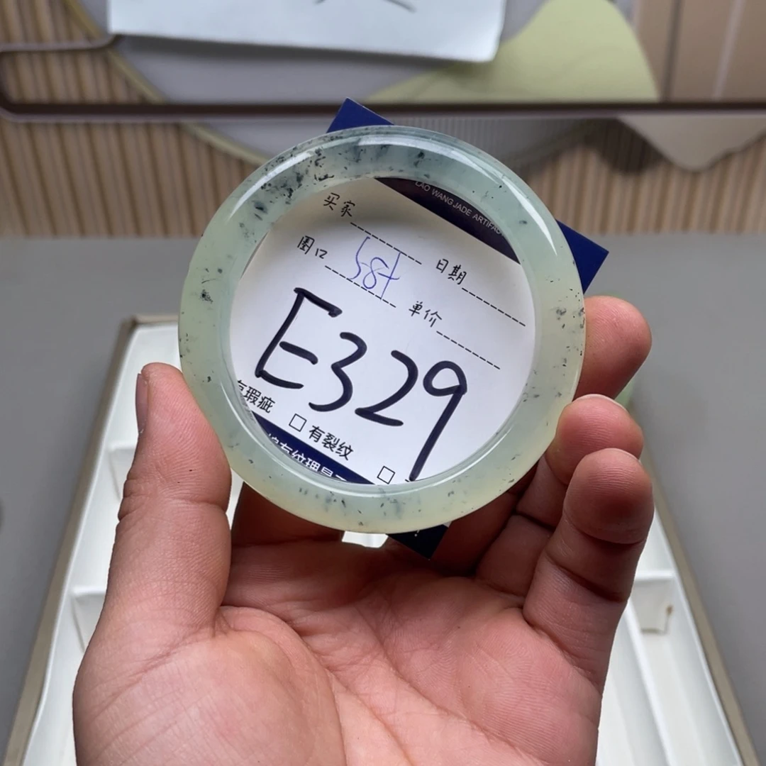 岫玉手镯手镯未镶嵌