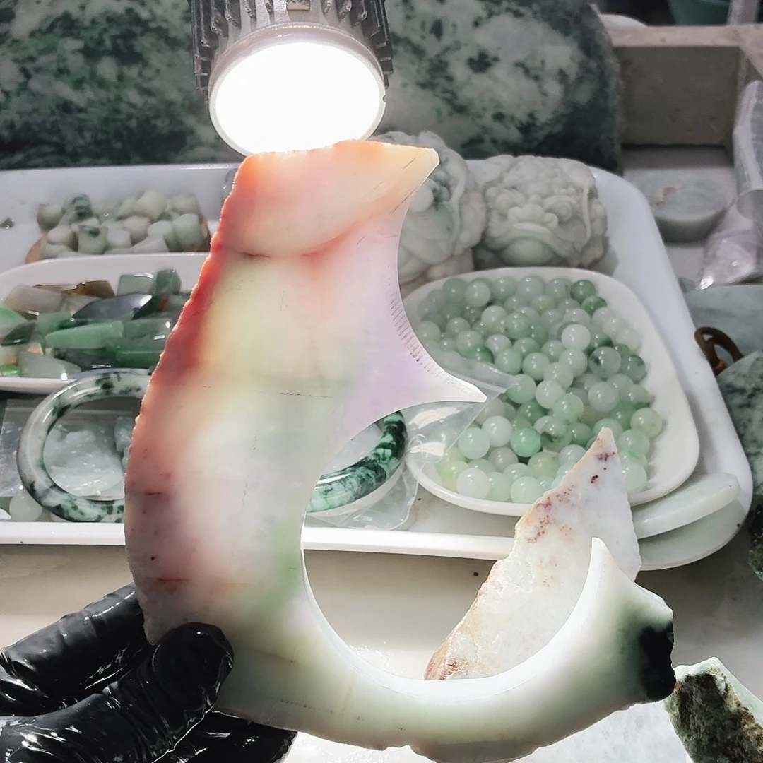 翡翠未镶嵌颈饰边角料