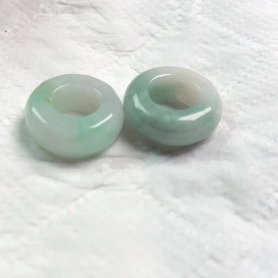 翡翠颈饰未镶嵌半**醒吊坠