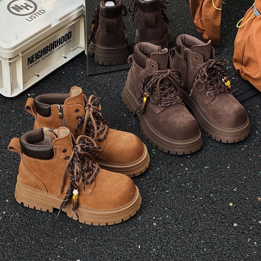 2025冬季新品大码女鞋40--43码时尚百搭经典款加绒马丁靴洋气减龄