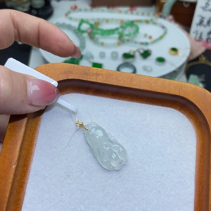 颈饰未镶嵌翡翠佛手瓜