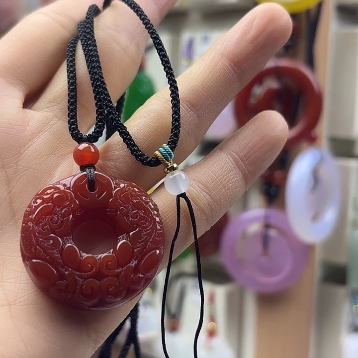 月***8石英质玉未镶嵌颈饰