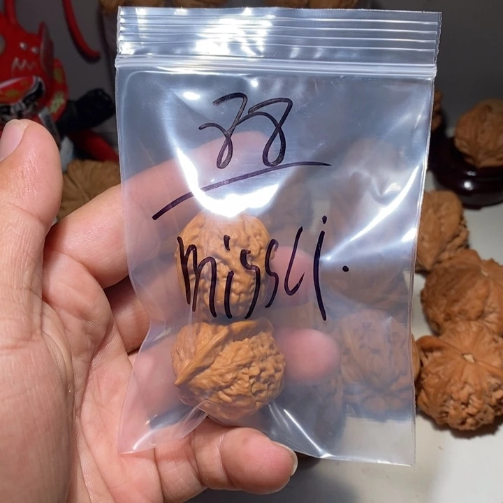 M****i文玩核桃野生核桃