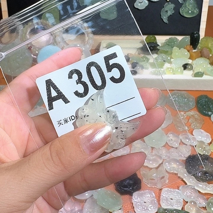 玉***英合金岫玉颈饰精美礼品