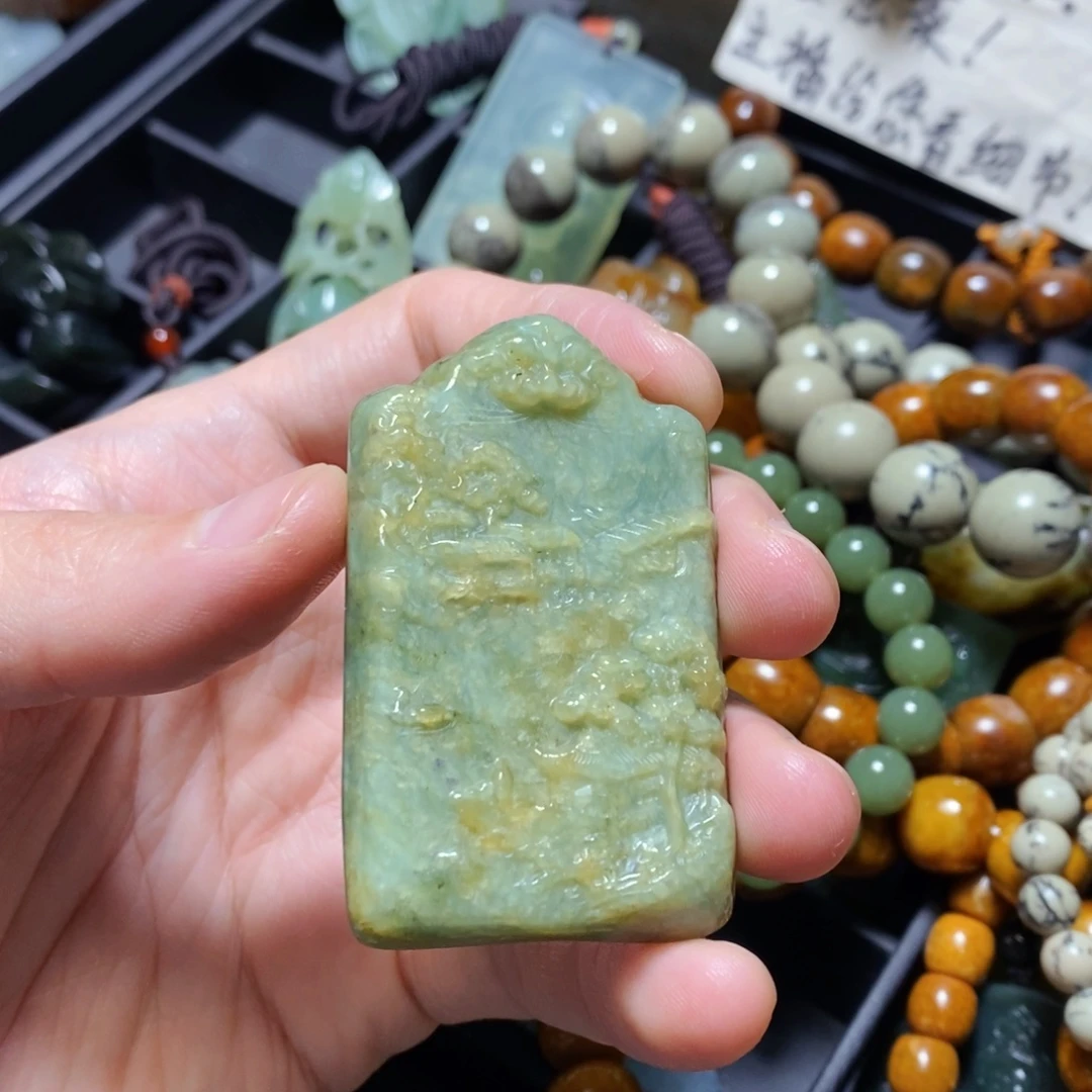 蛇纹石玉未镶嵌颈饰