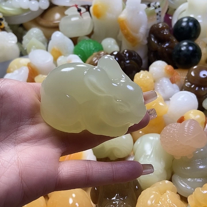 完全开放手把件兔