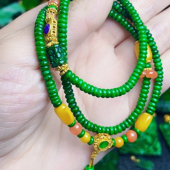 颈饰18K金镶嵌翡翠