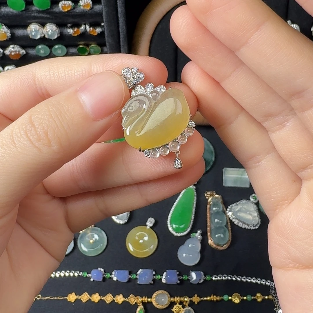 翡翠18K金镶嵌手链翡翠18k金镶嵌冰黄翡吊坠